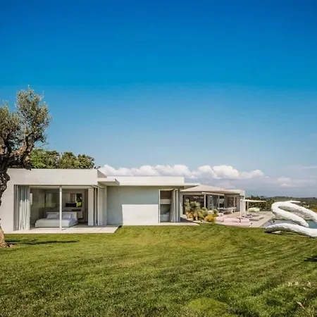 Villa Stunning Luxury With Six Bedrooms In Ramatuelle Near Saint-tropez *
