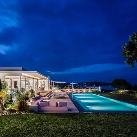 Stunning Luxury With Six Bedrooms In Ramatuelle Near Saint-tropez