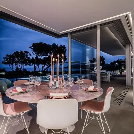 Stunning Luxury With Six Bedrooms In Ramatuelle Near Saint-tropez Villa